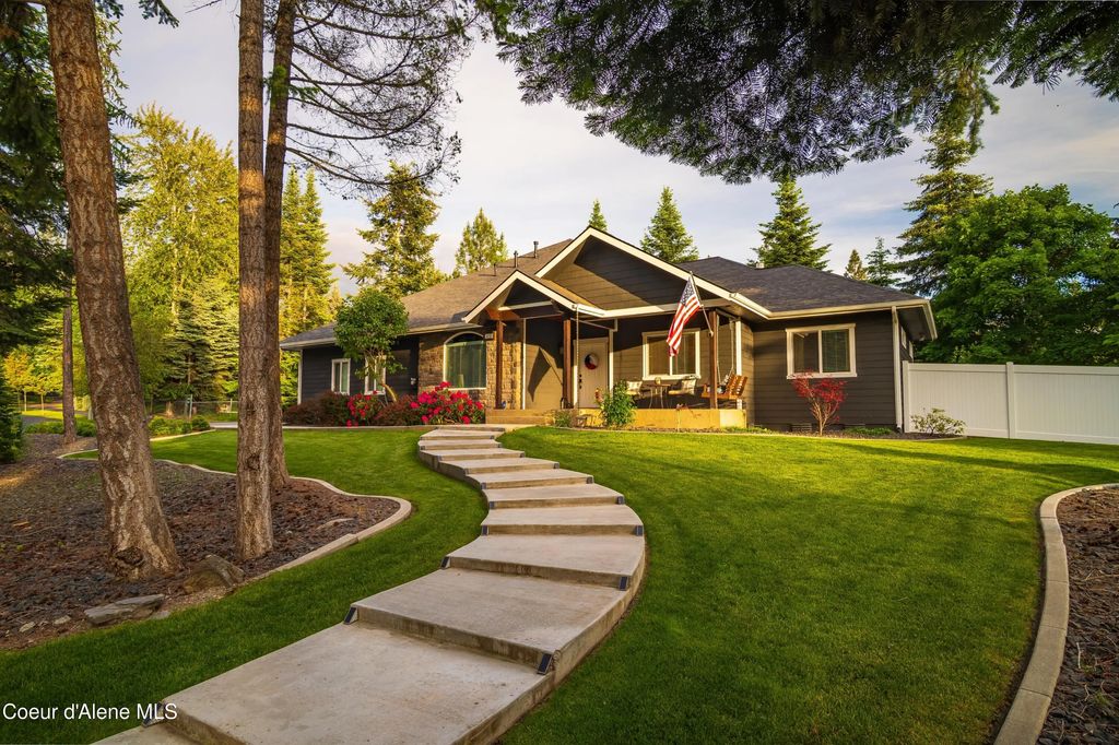 3110 E Lake Forest Dr, Hayden Lake