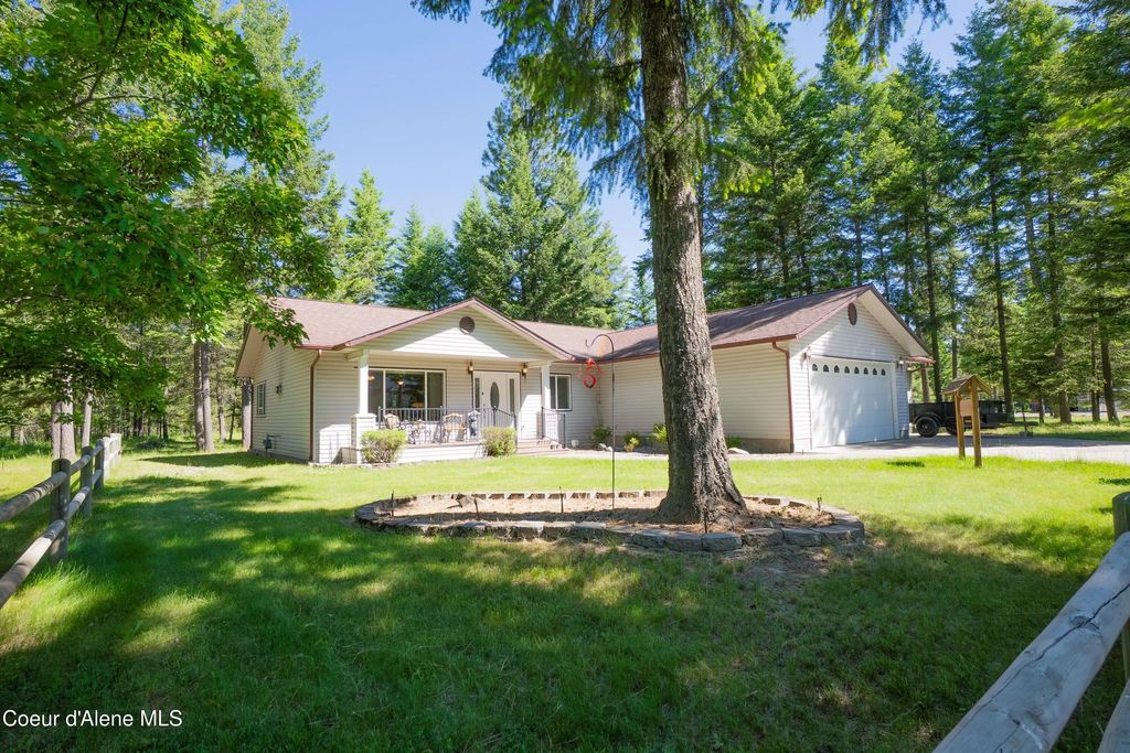 14 Whispering Ln, Moyie Springs