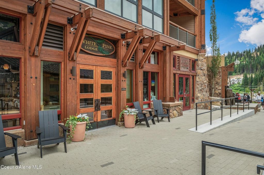 124 Village Ln # 204, Sandpoint