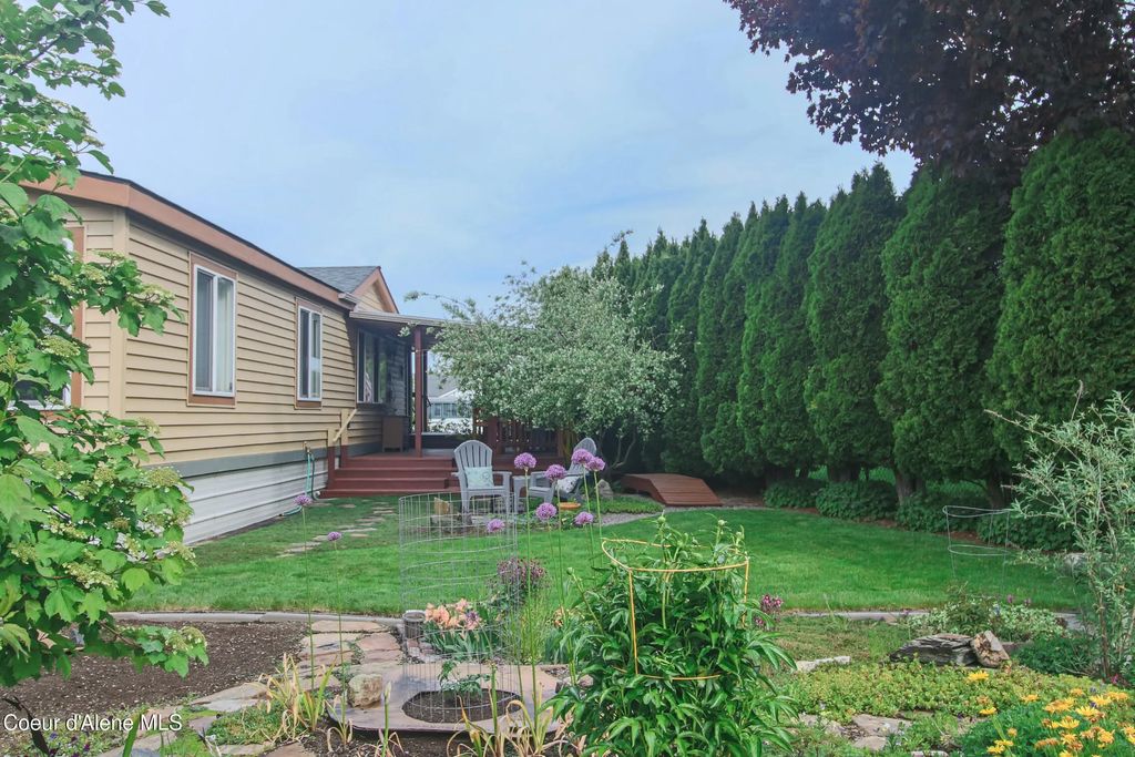 2068 W Oxford Cir, Coeur d'Alene