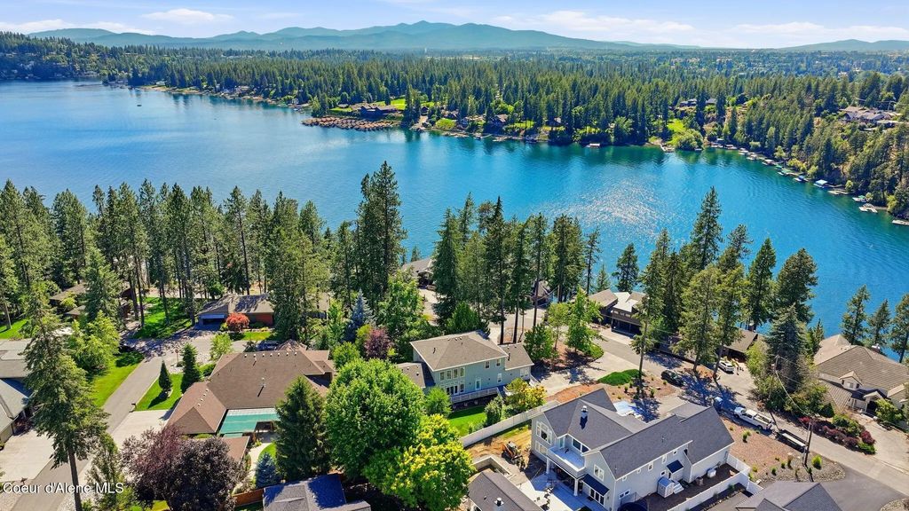 2946 E Point Hayden Dr, Hayden Lake