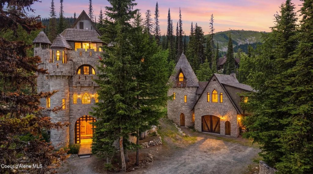 1018 Mogul Hill Rd, Sandpoint