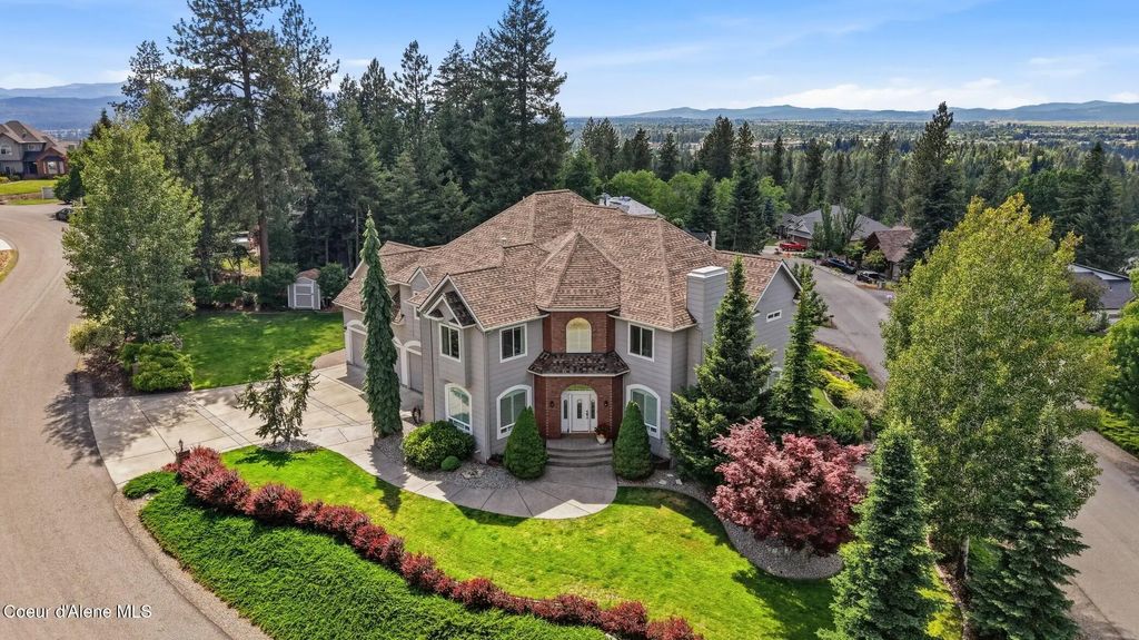 2326 E Summit Dr, Coeur d'Alene