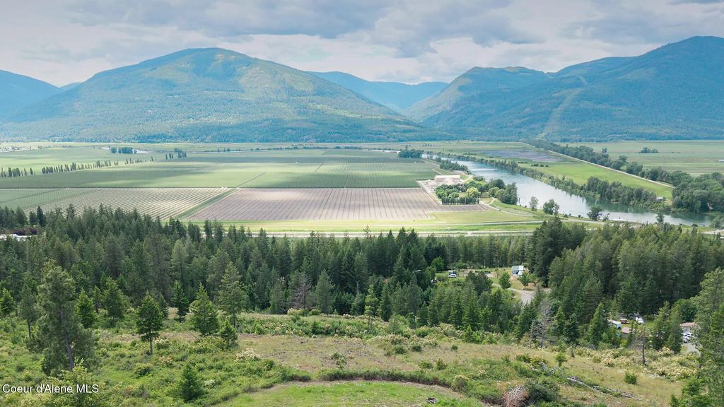 260 Lcdr Fred Eskew Ln, Bonners Ferry