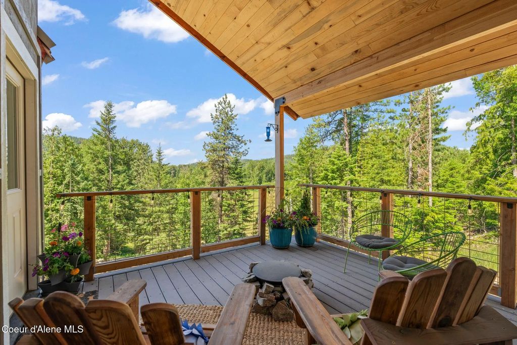 723 Trout Creek Rd, Sandpoint
