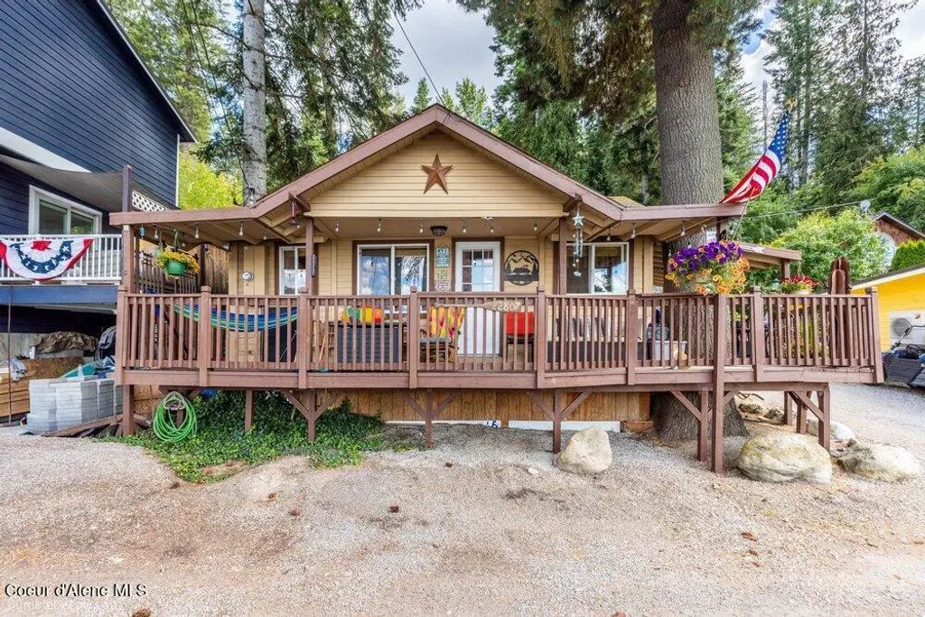 22807 E Park Beach Rd, Newman Lake