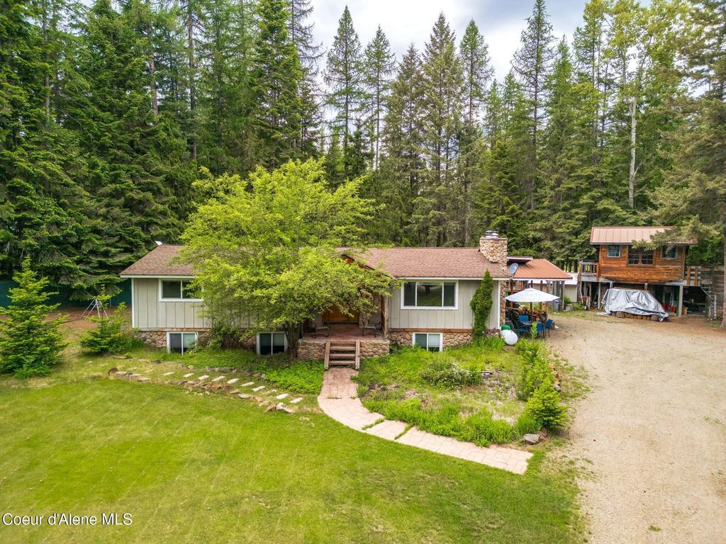 527 Creekside Dr, Priest Lake
