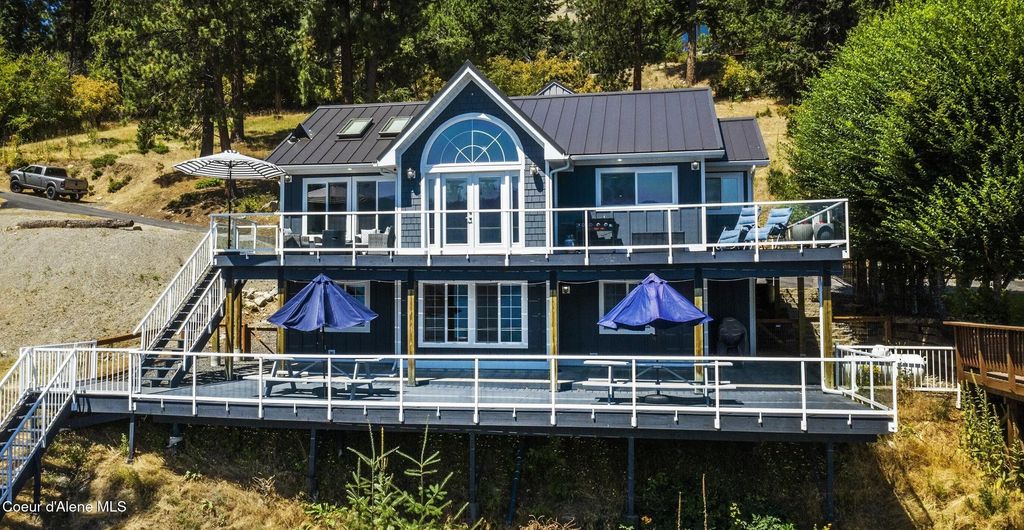 100 Grandview Ln, Bayview
