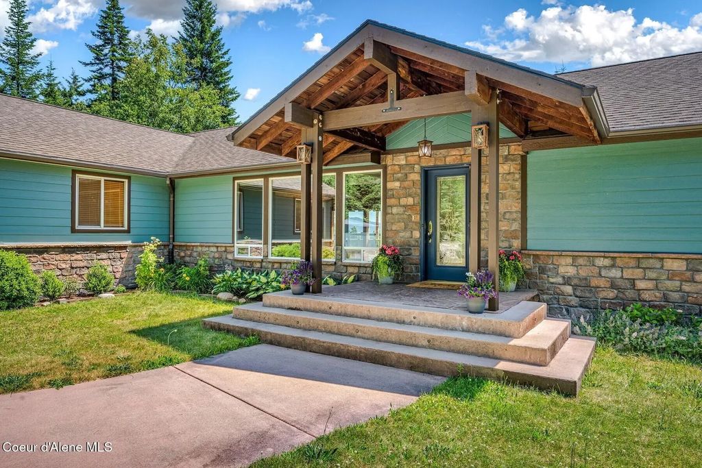 218 Topaz Trail, Sandpoint