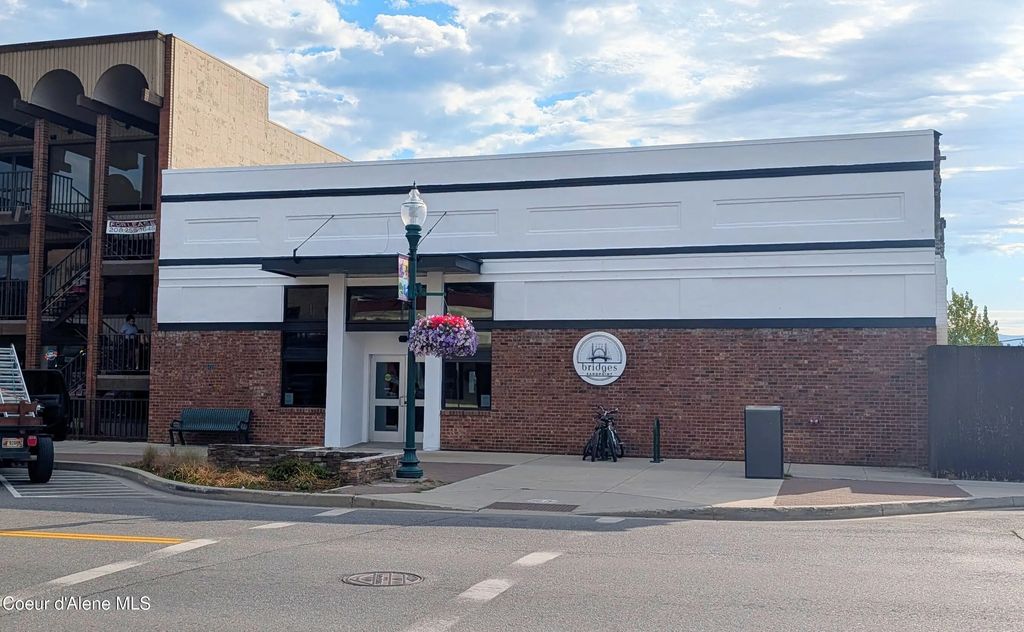 208 N 1st Ave, Sandpoint