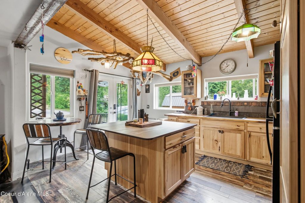 794 Wild Turkey Rd, Sandpoint
