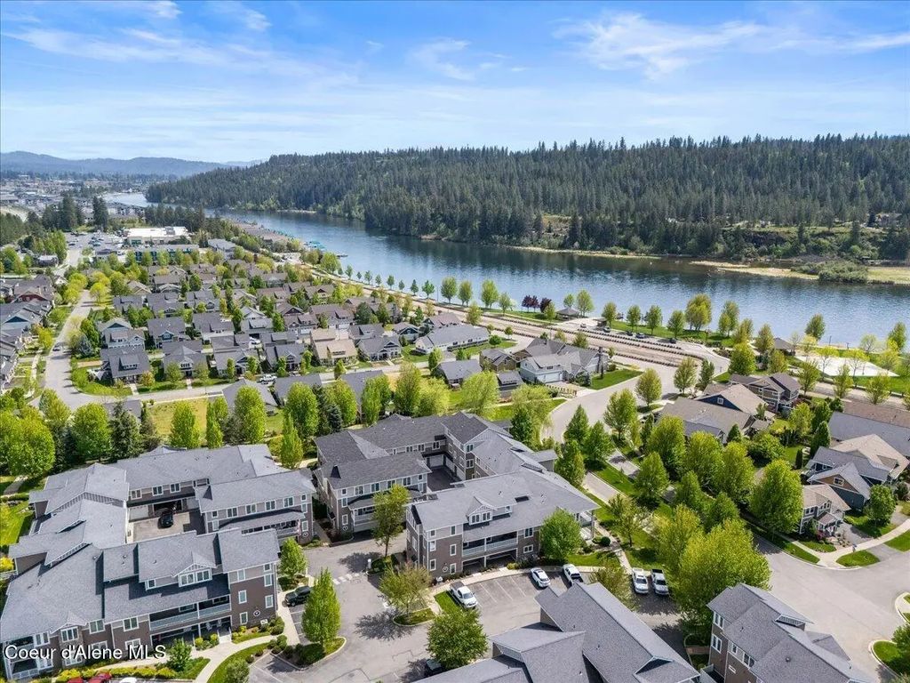 4445 Greenchain Loop Apt 3, Coeur d'Alene