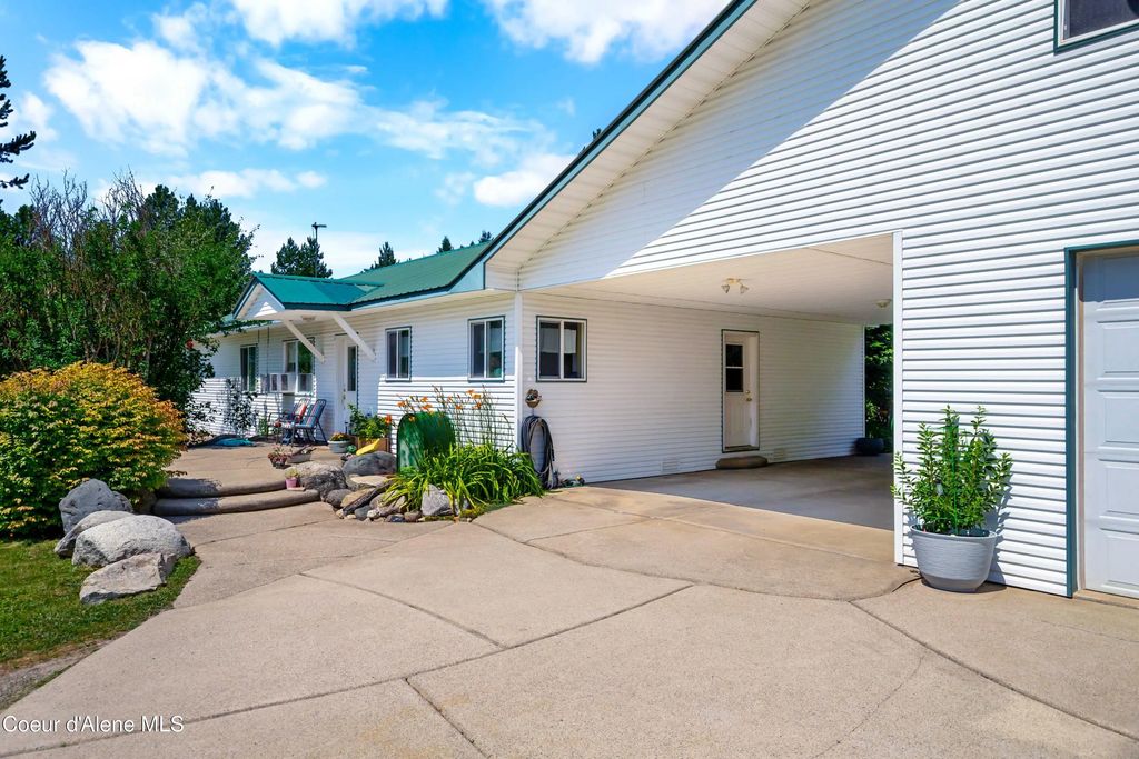 221 Schell Rd, Sagle