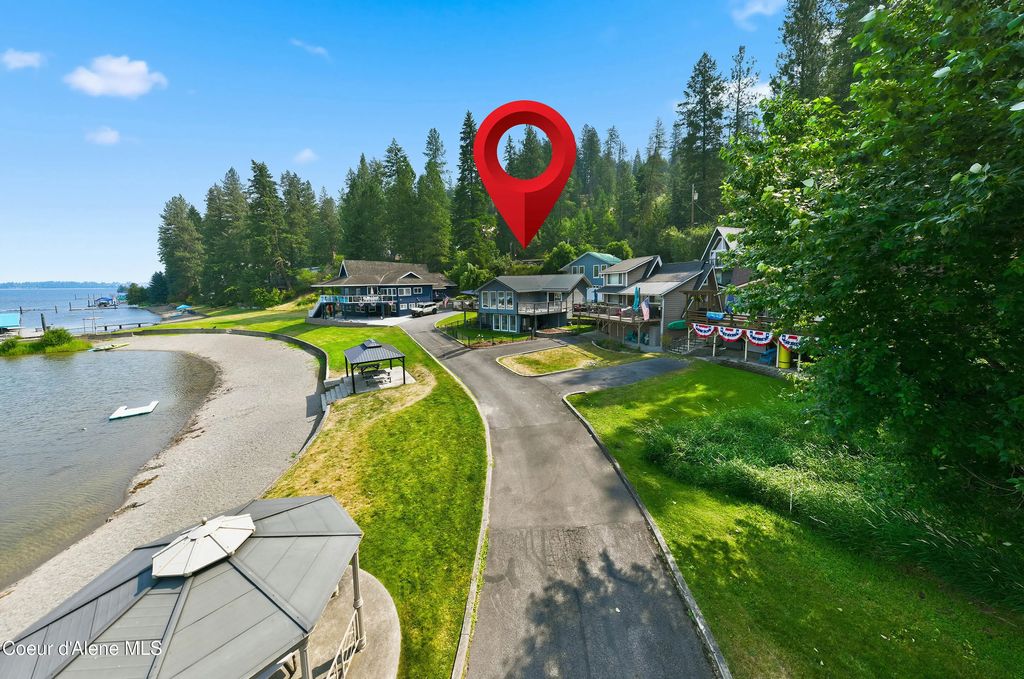 1078 W Peninsula Dr, Coeur d'Alene
