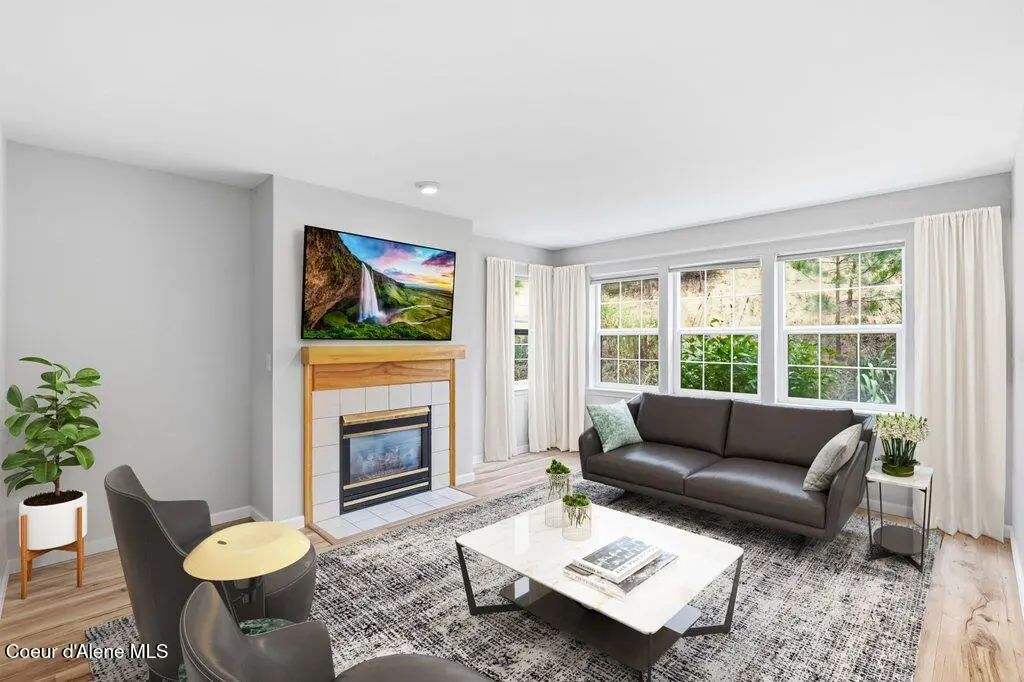 8352 N Village Dr Apt 1, Hayden