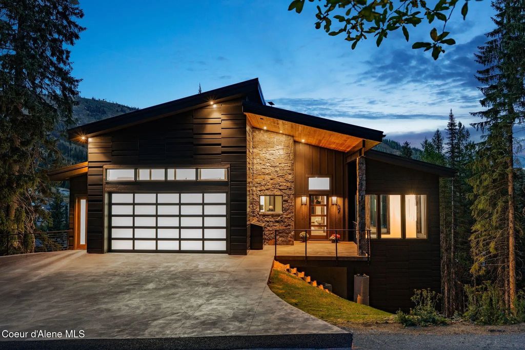 37 Crystal Ct, Sandpoint