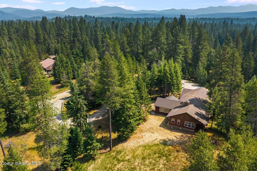 672 Hopkins Rd, Sandpoint