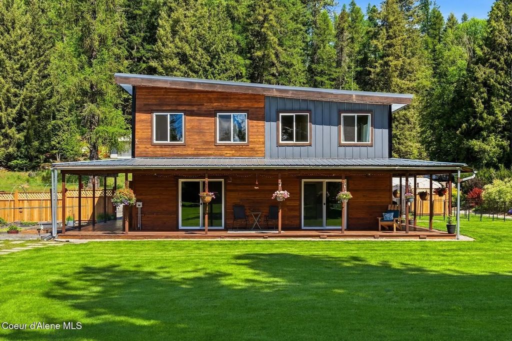 925 Lower Pack River Rd, Sandpoint