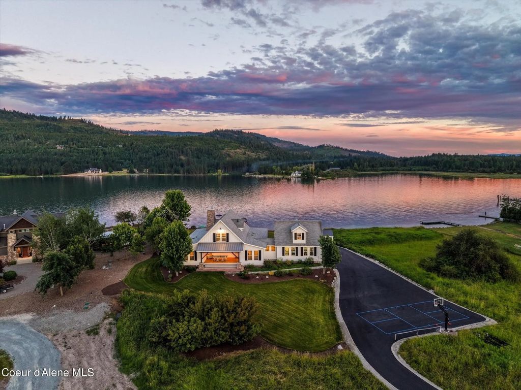 645 River Run Dr, Laclede