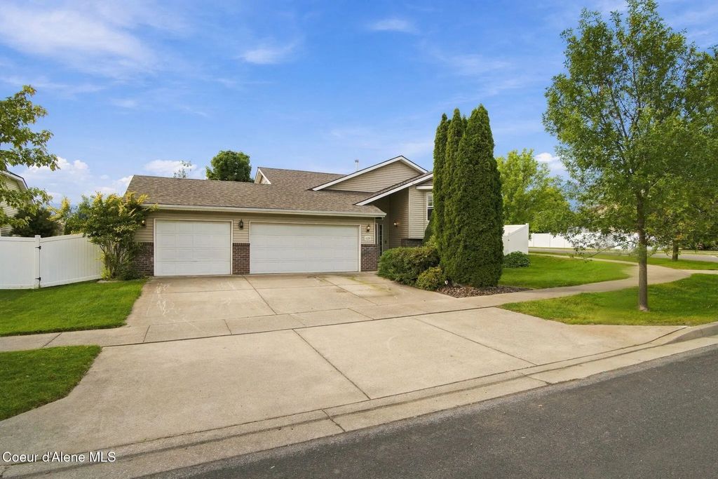 8220 N Salmonberry Lp, Hayden