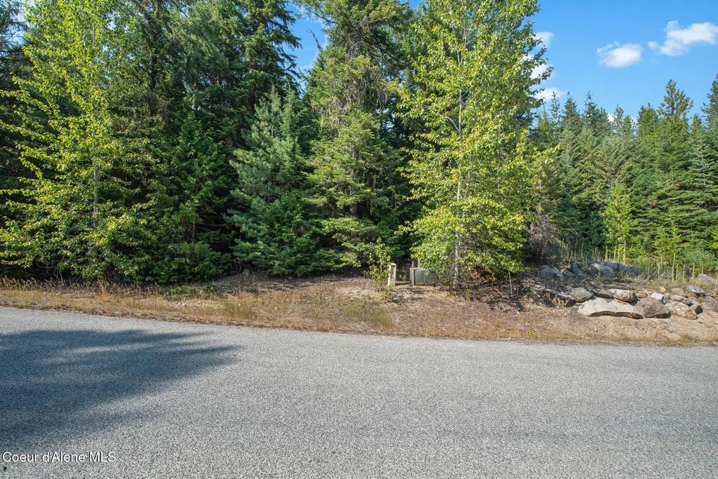 775 Fairway Dr, Priest Lake