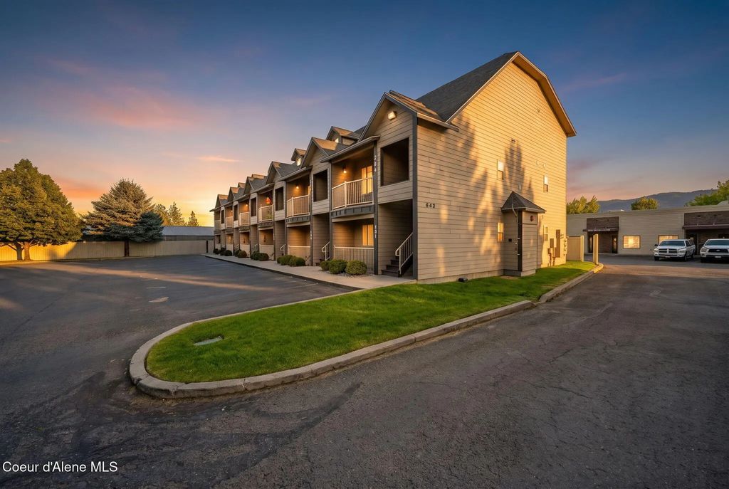 842 N Chase Rd Apt 102, Post Falls