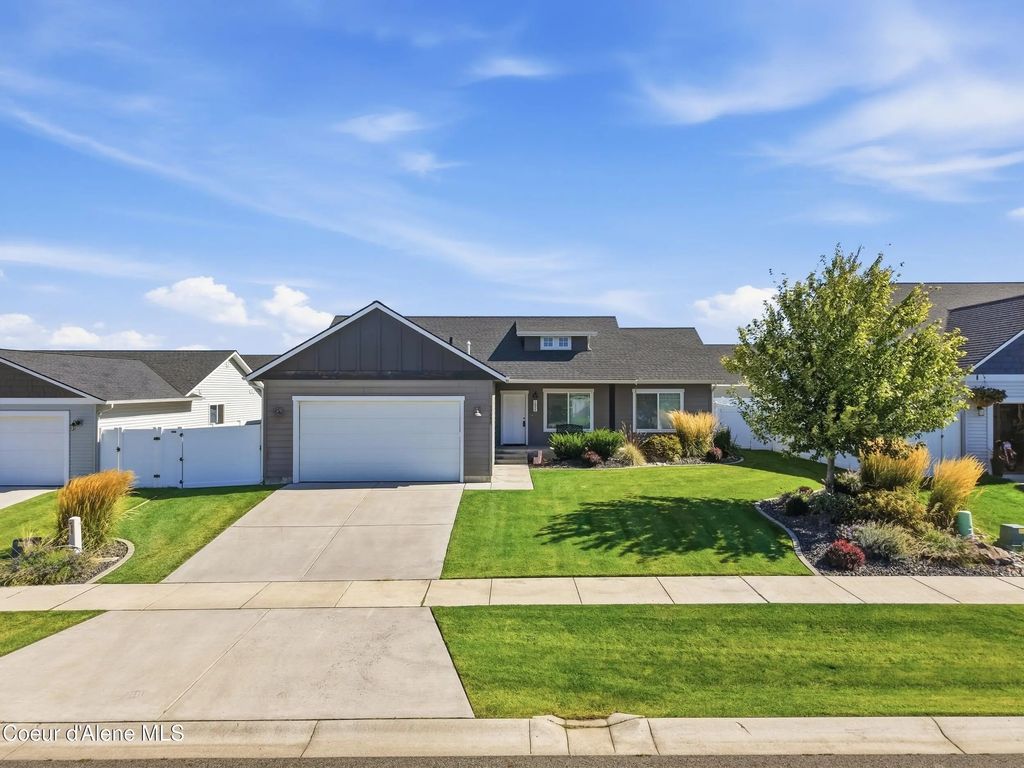 12090 N Gipper Loop, Rathdrum
