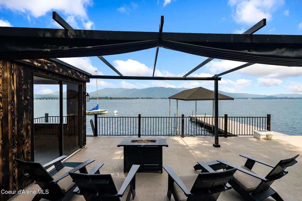3059 Bottle Bay Rd, Sagle