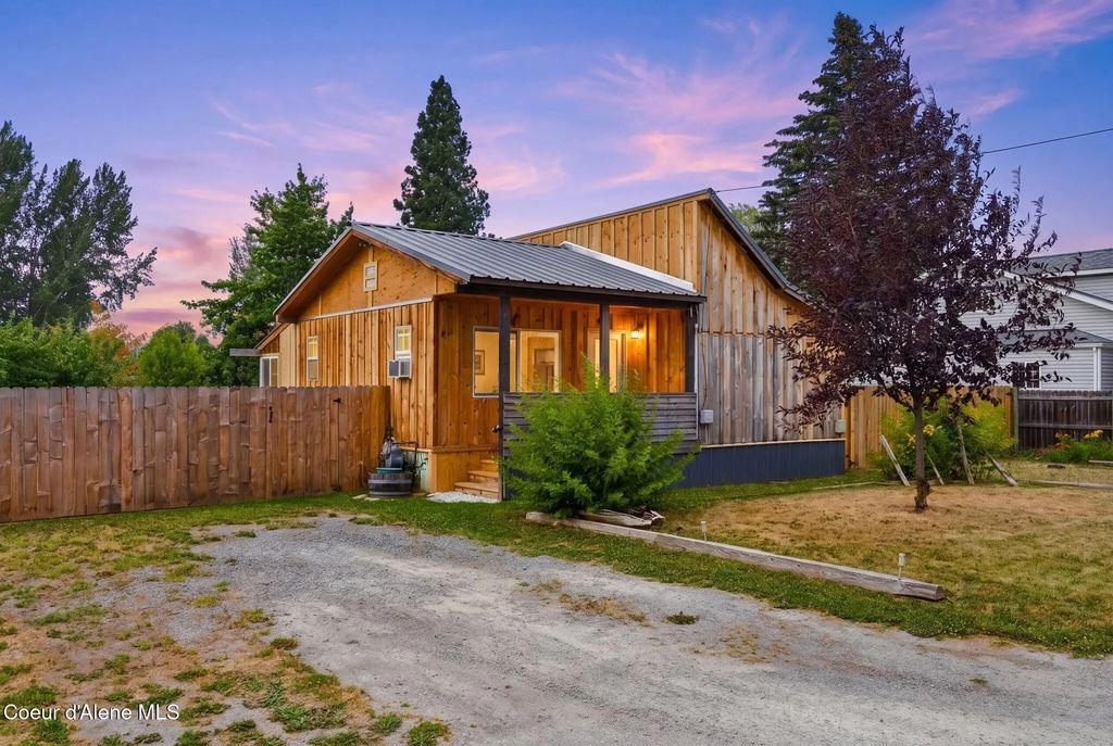 28 Whiskey Jack Rd, Sandpoint