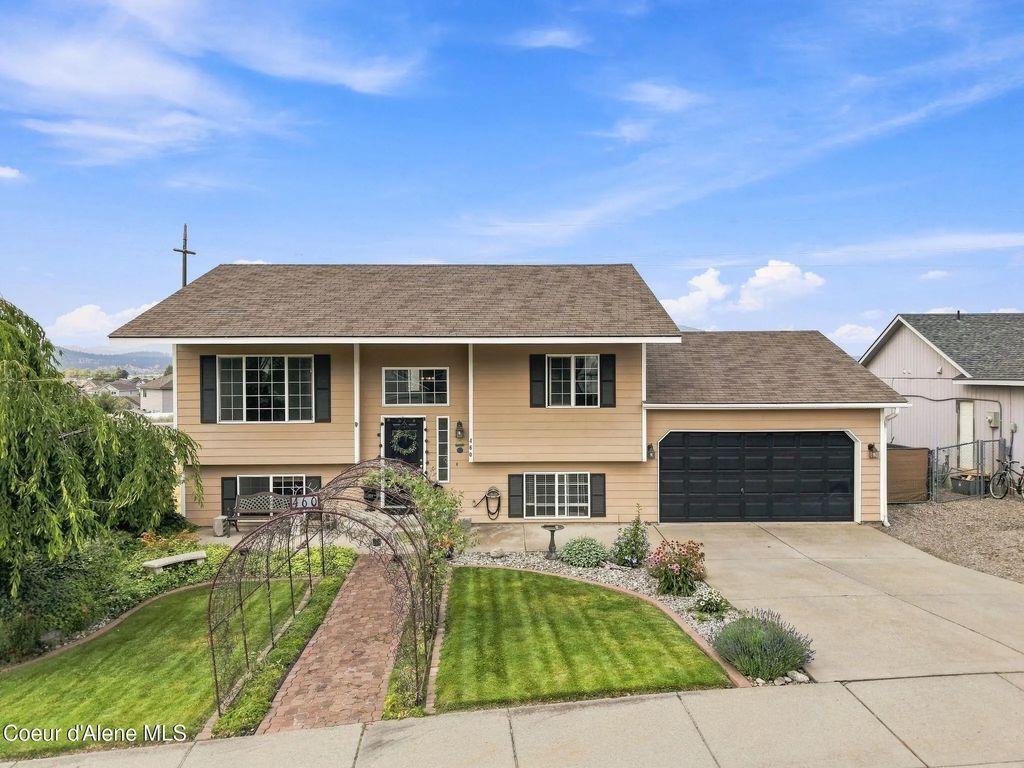 460 W Bridle Ln, Post Falls