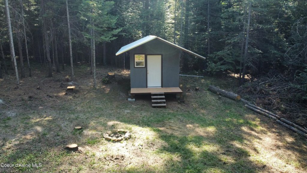 676 Willow Loop Rd, Fernwood