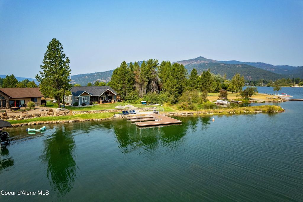 179 Waterfront Dr, Sagle