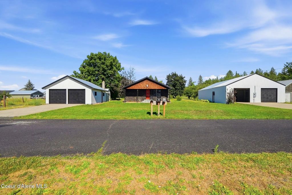 228 N Arcadia Ave, Deer Park