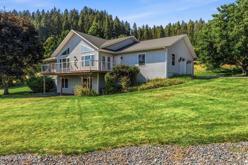 7446 Sundance Ln, Bonners Ferry
