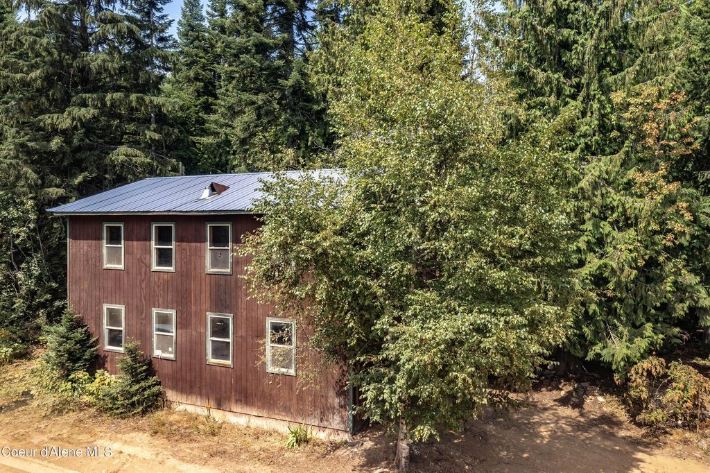 2251 Hulett Hill Dr, Sandpoint