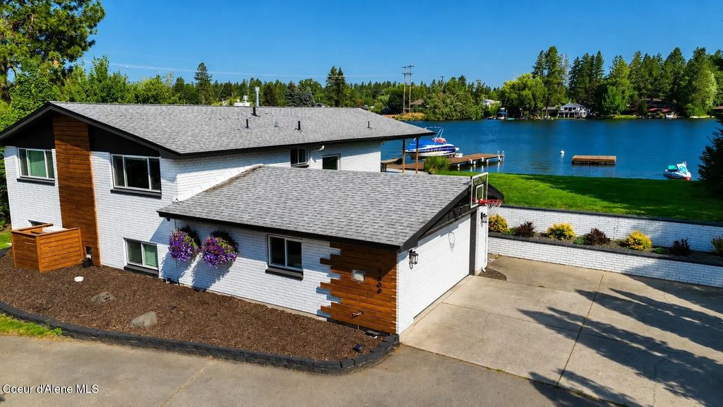 9509 W Driftwood Dr, Coeur d'Alene