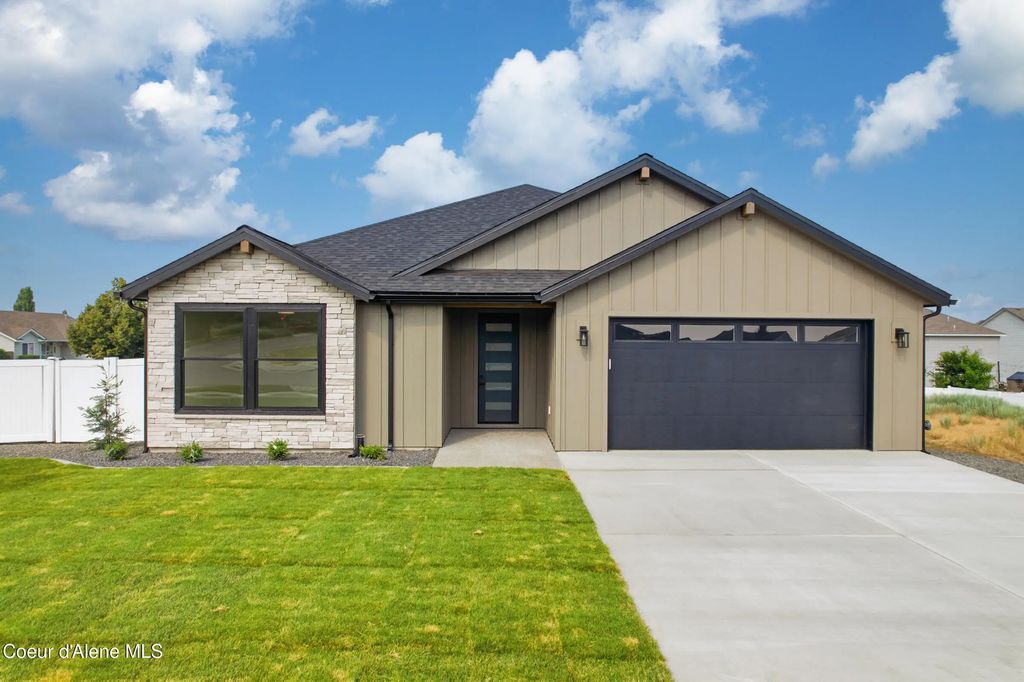 3223 N Van Winkle St, Post Falls