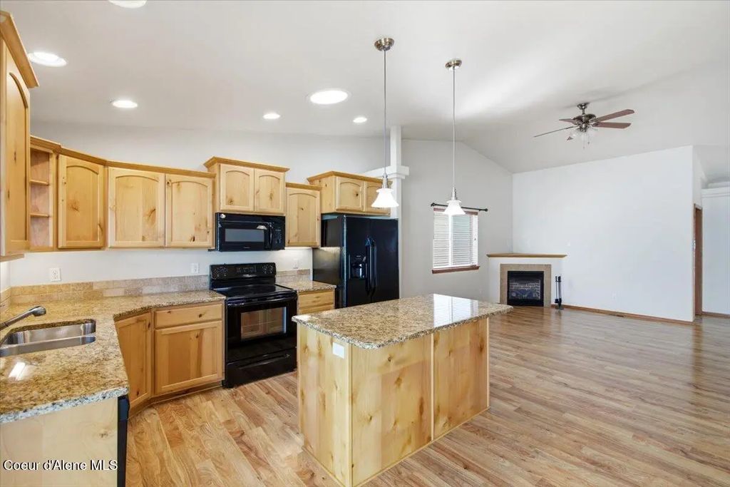 8745 W Zion St, Rathdrum