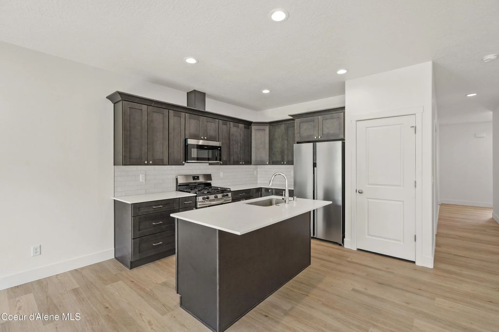 635 N Galbraith Lp, Post Falls