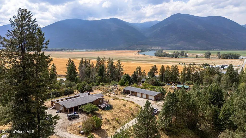 202 Marydel Ln, Bonners Ferry