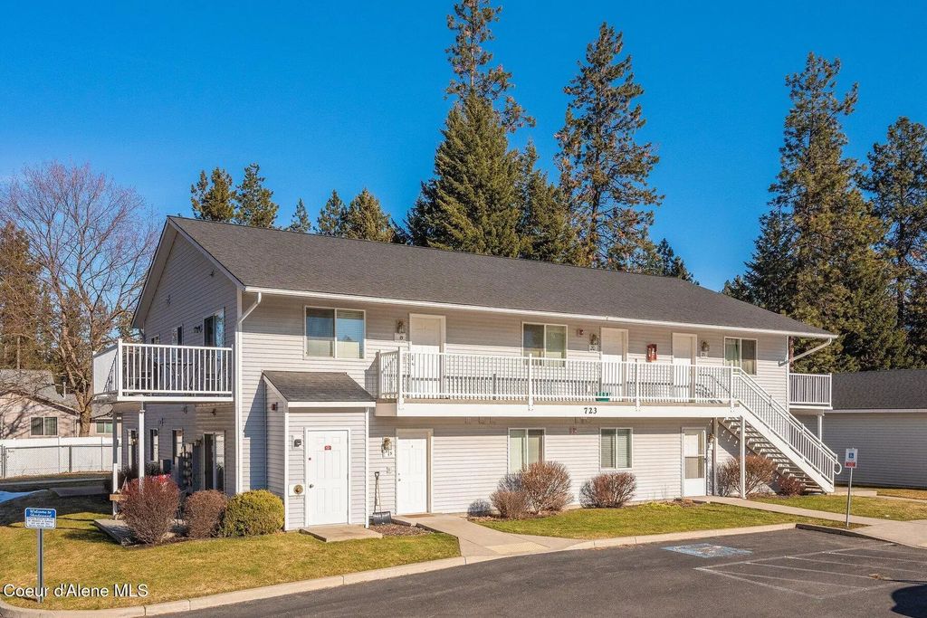 723 E Whispering Pines Ln Apt 19, Coeur d'Alene