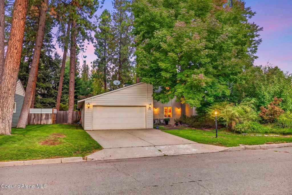 745 E Gregory Ln, Coeur d'Alene