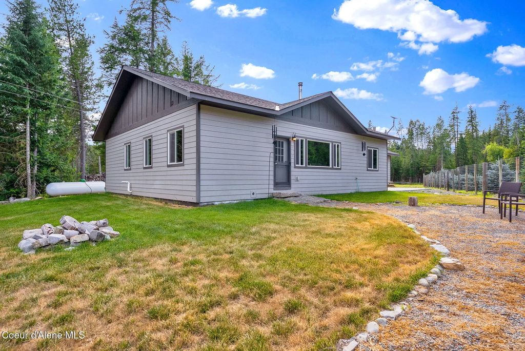 648 Curley Creek Rd, Moyie Springs