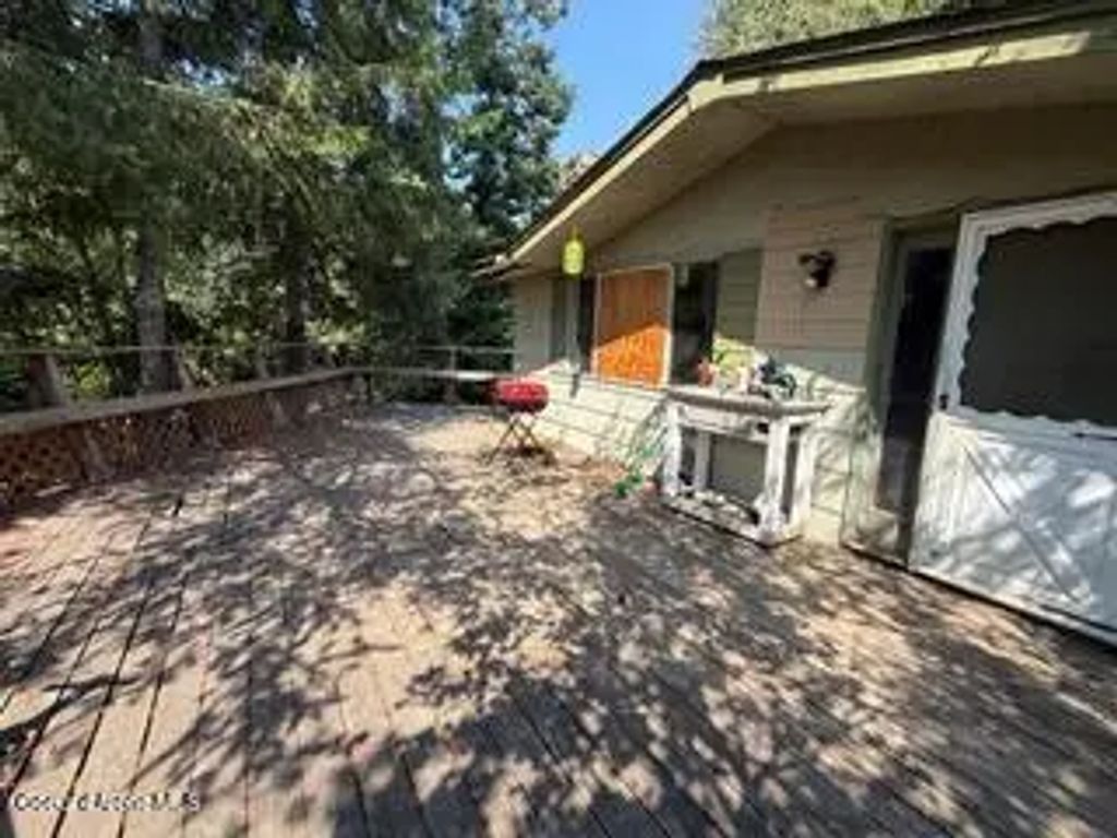 290 Ahrs Loop, St. Maries