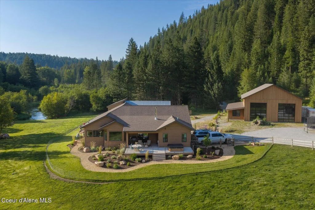 822 Little Spokane River Rd, Newport