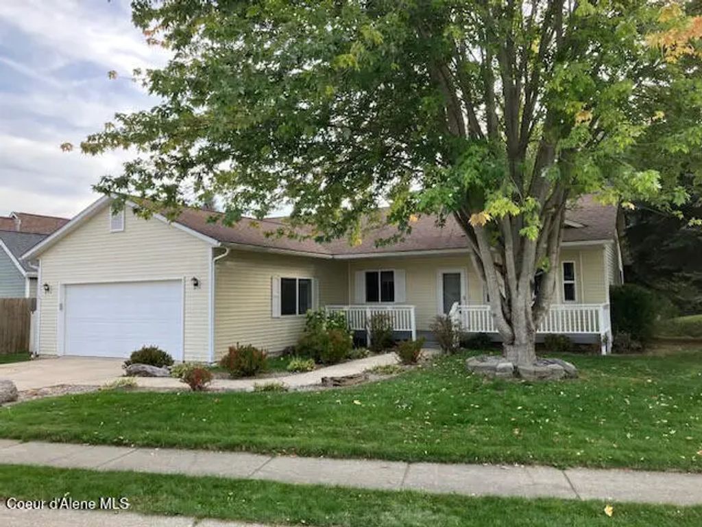 1718 Northshore Dr, Sandpoint