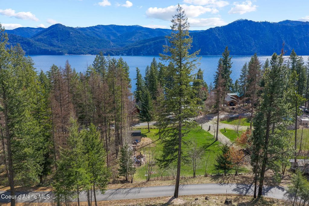 574 Glacier Loop, Bayview