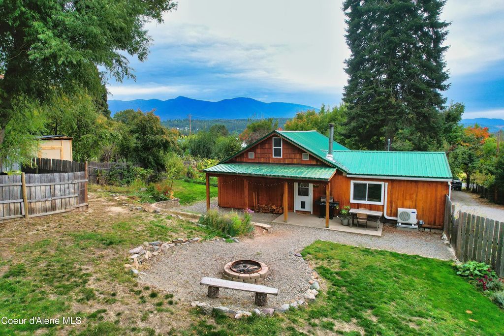 6733 Chippewa Dr, Bonners Ferry