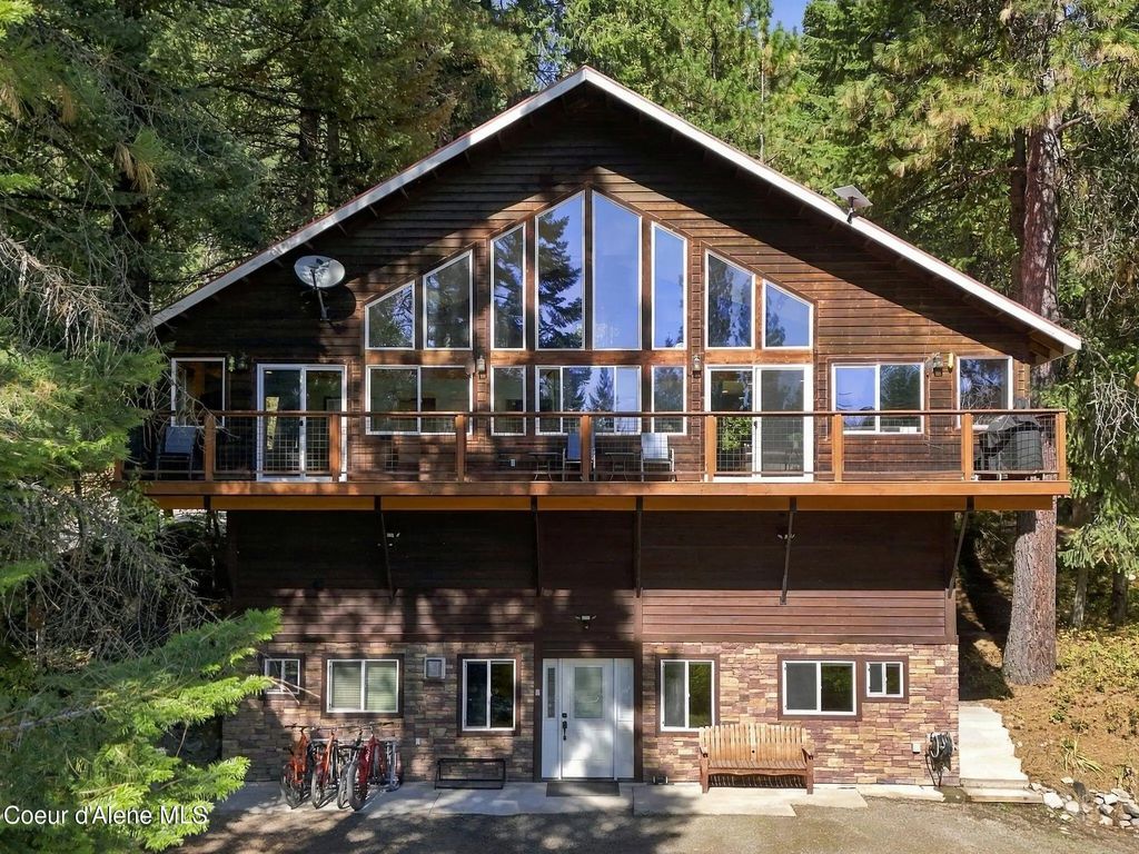 1013 Mountain View Dr, Sandpoint