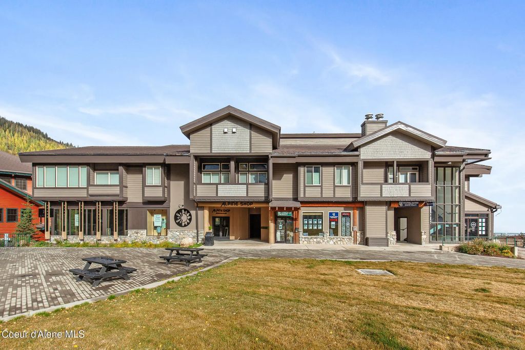 166 Village Ln # 307, Sandpoint
